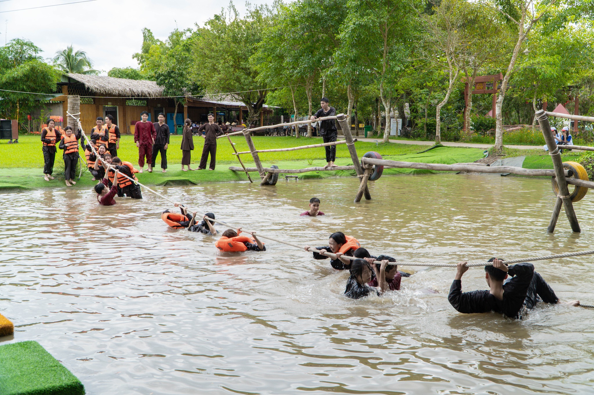 Cầu Dây Dưới Nước