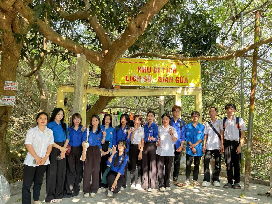 khac-tham-quan-dan-gua