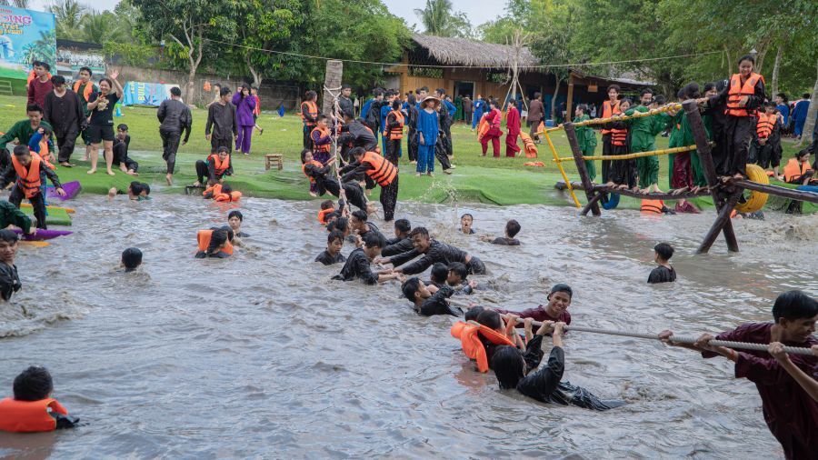 Trò chơi dây thằng bằng dưới nước