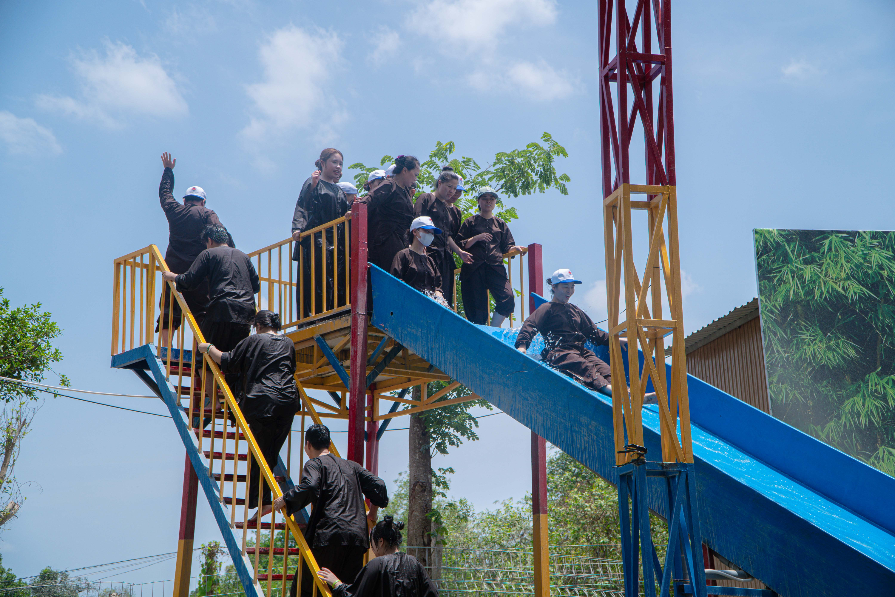 Máng Trượt Nước 