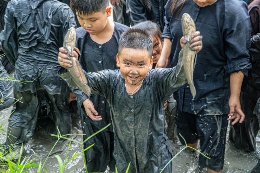 Trải nghiệm tát mương bắt cá