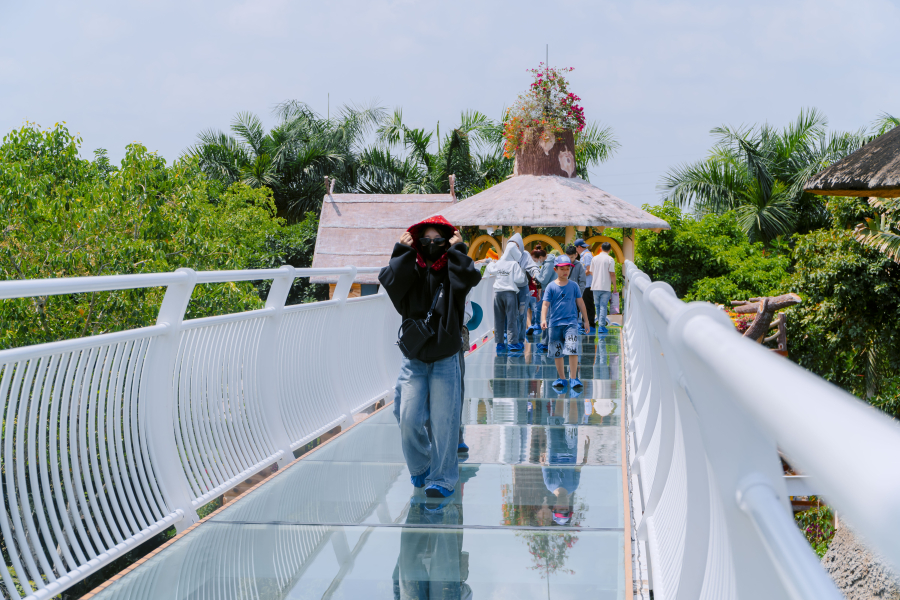TRẢI NGHIỆM CẦU KÍNH MỸ KHÁNH