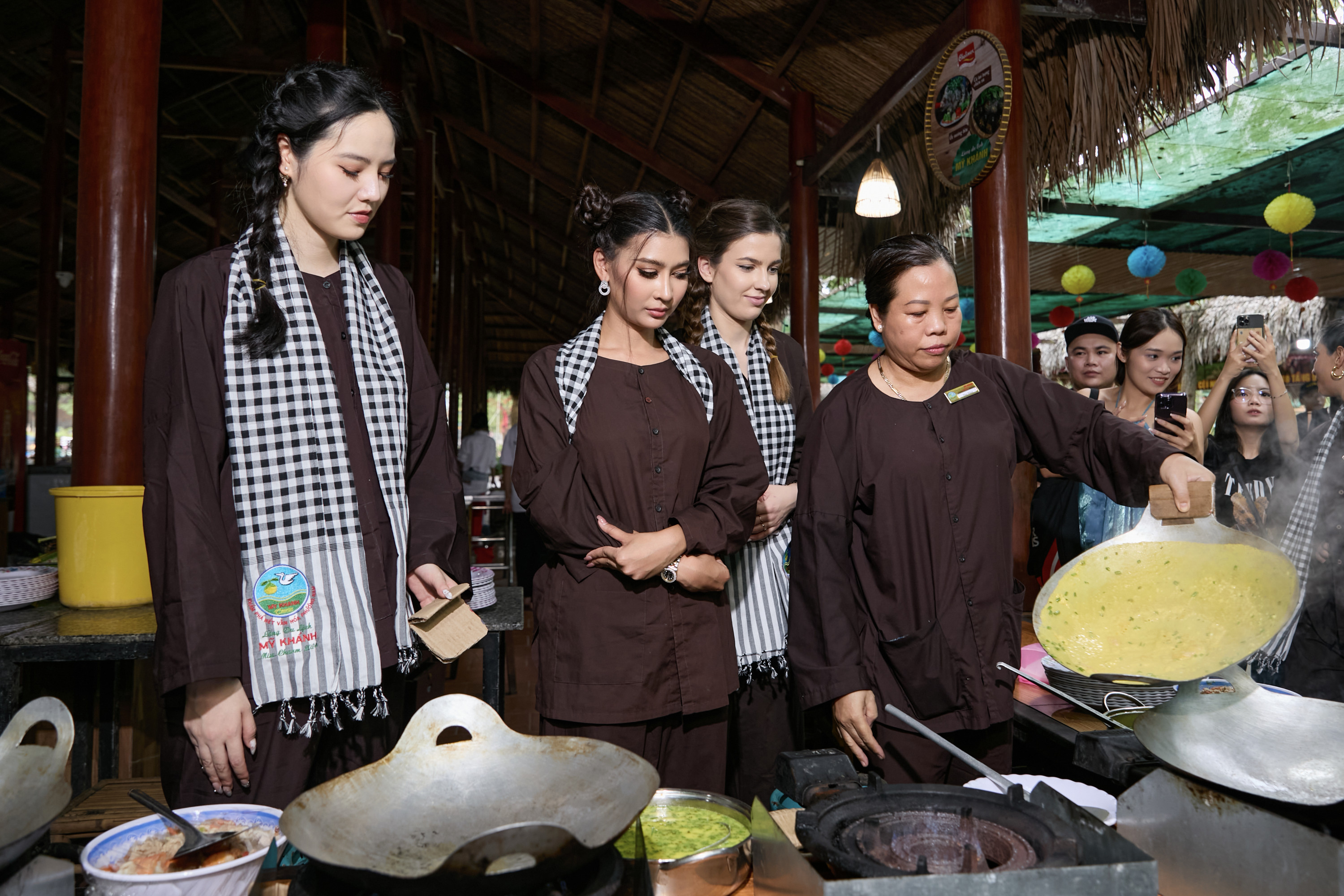 Chụp cùng đồ ăn ở Miền Tây