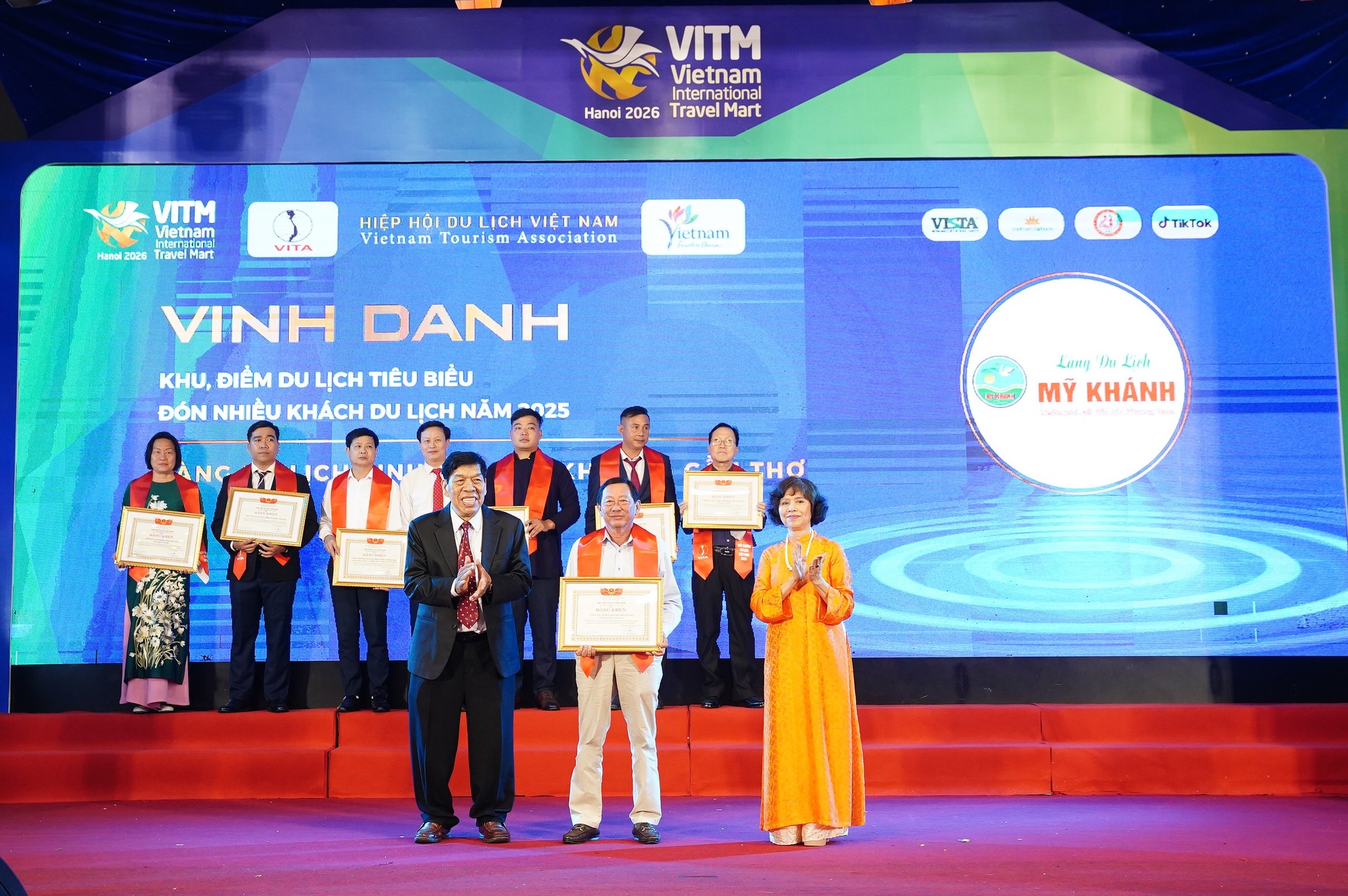 LÀNG DU LỊCH MỸ KHÁNH VINH DỰ NHẬN DANH HIỆU "KHU, ĐIỂM DU LỊCH TIÊU BIỂU ĐÓN NHIỀU KHÁCH NHẤT NĂM 2025"