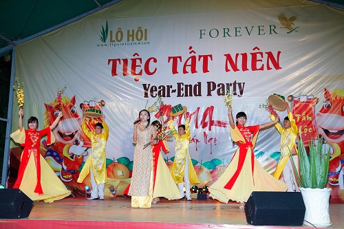 Tiệc tất niên kết hợp văn nghệ