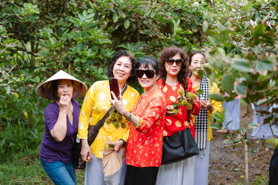 SPECIAL TOUR PROGRAM