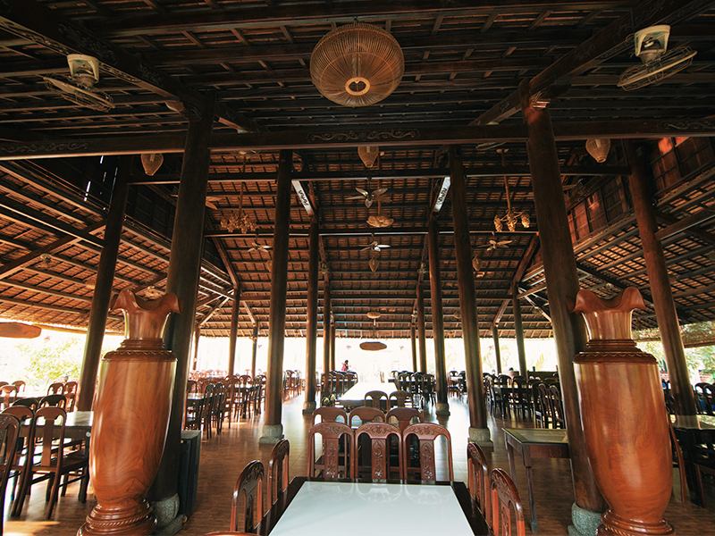 HUONG CAU RESTAURANT