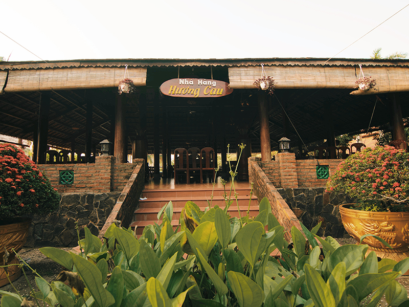 HUONG CAU RESTAURANT