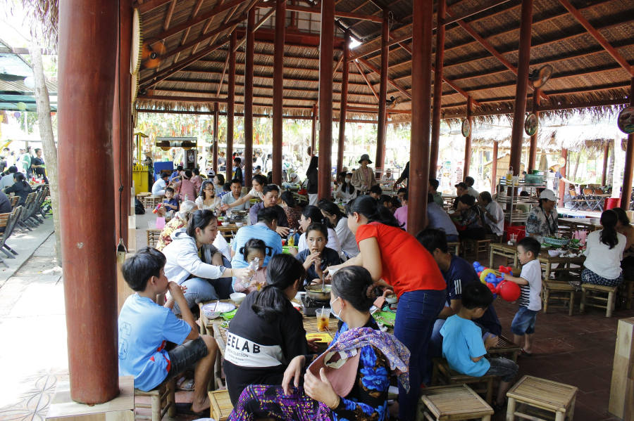 COUNTRY MARKET CUISINE