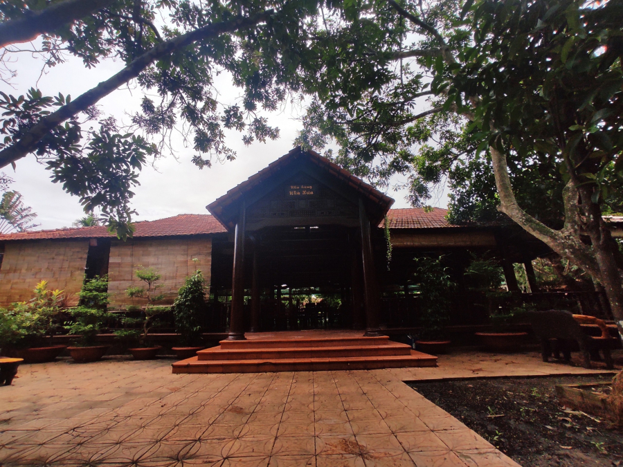 OLD HOUSE RESTAURANT