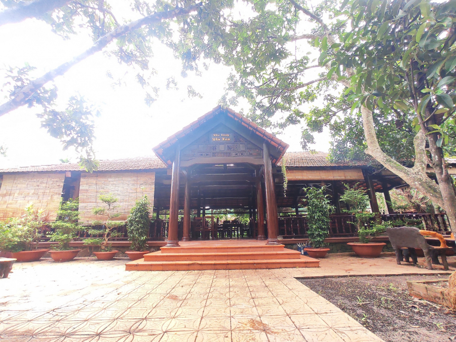 OLD HOUSE RESTAURANT